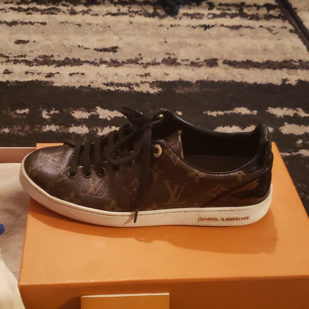 Women Louis Vuitton sneakers